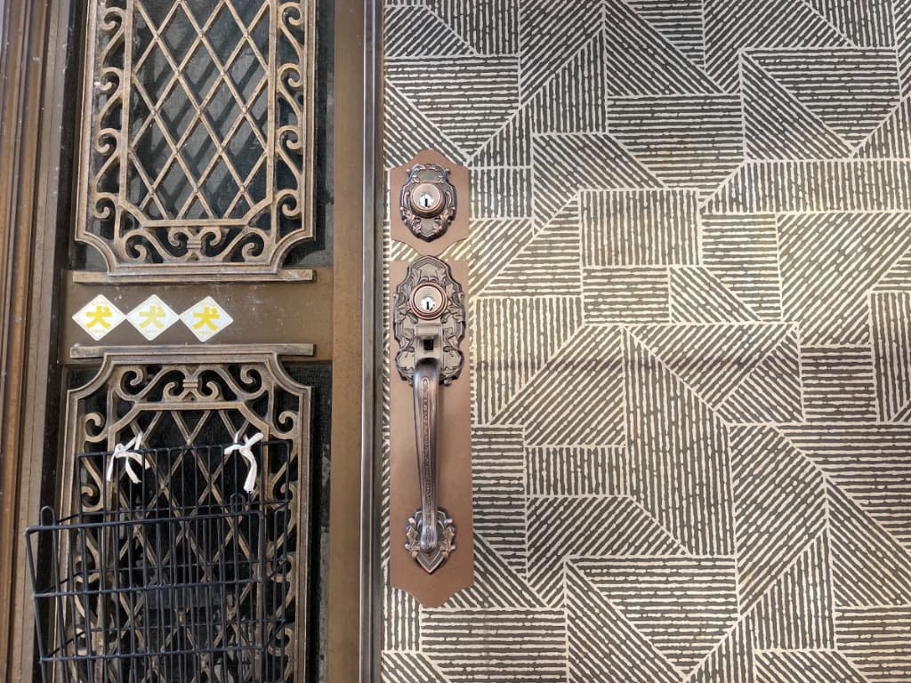 飯塚市にて玄関の装飾錠を交換
