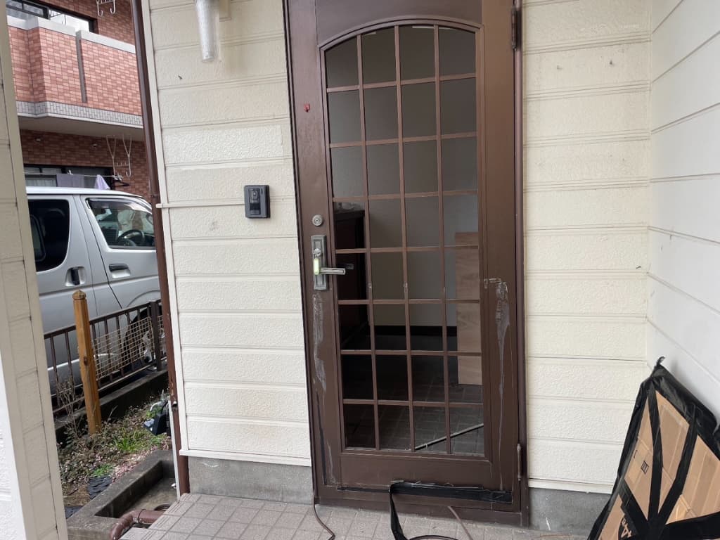 【即日修理】福岡市西区にて玄関ドアのガラスを交換【地元密着店】