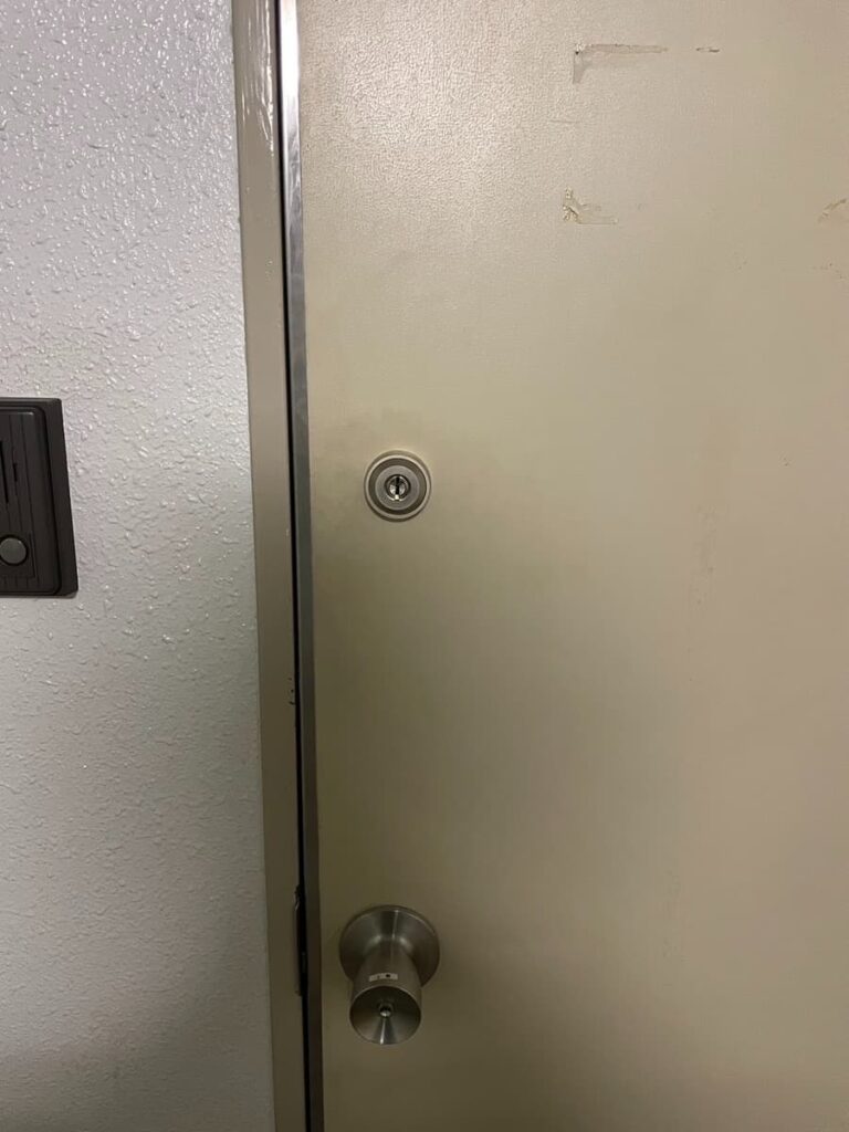 【即日作業可能】糟屋郡にて玄関の鍵を2個にしてます【鍵を増やす/防犯性】