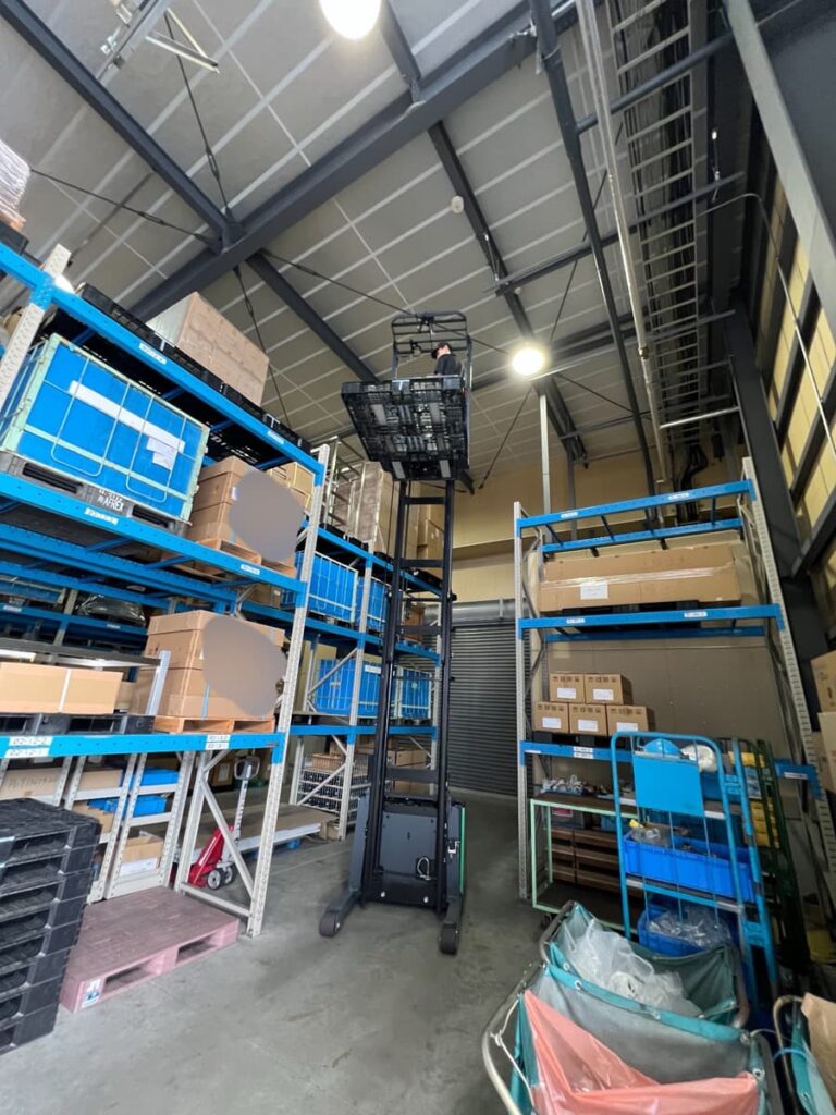 【蜂駆除】古賀市の倉庫にて高所にできた巣を駆除【即日駆除可能/見積無料】